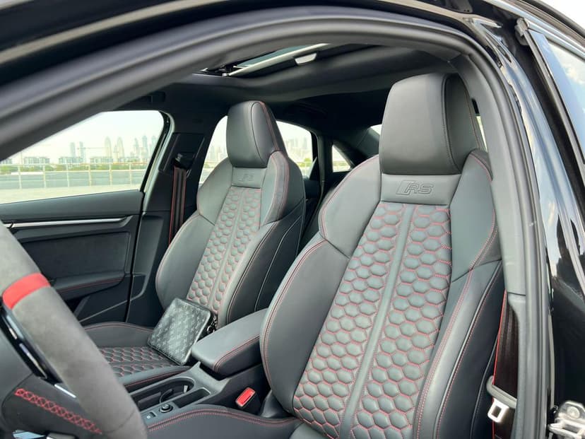 Alquiler Audi RS3 2024 Dubái - Vista 7