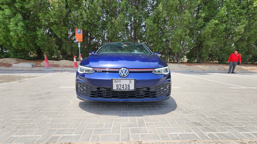Location VOLKSWAGEN GOLF GTI 2024 Dubai - Vue 2
