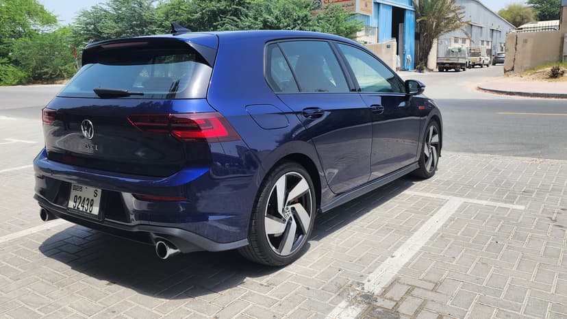 Location VOLKSWAGEN GOLF GTI 2024 Dubai - Vue 6