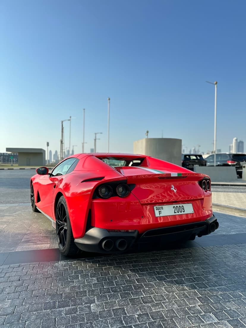 Alquiler Ferrari 812 GTS 2024 Dubái - Vista 3