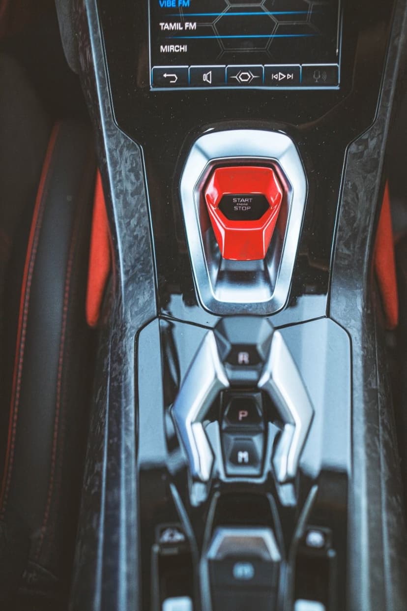 Location Lamborghini Huracan Evo Spyder 2024 Dubaï - Vue 6