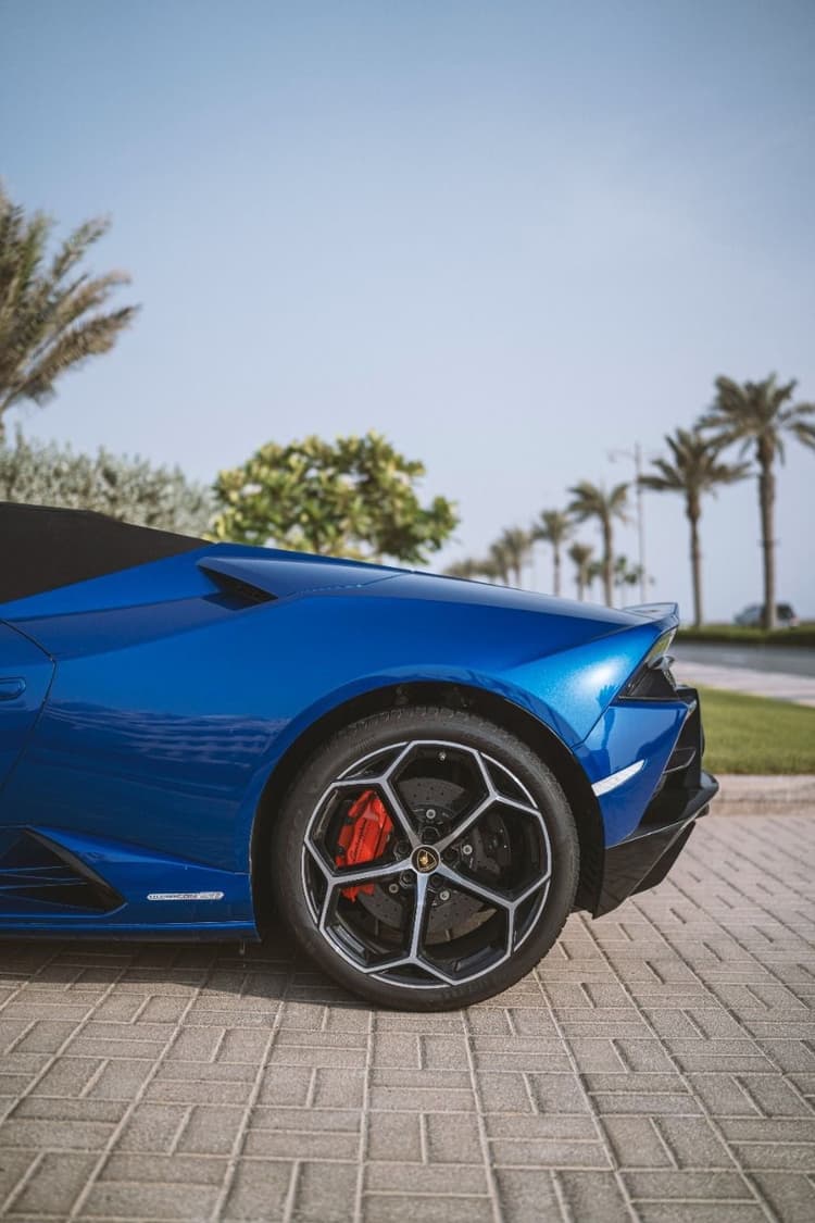 Location Lamborghini Huracan Evo Spyder 2024 Dubaï - Vue 2