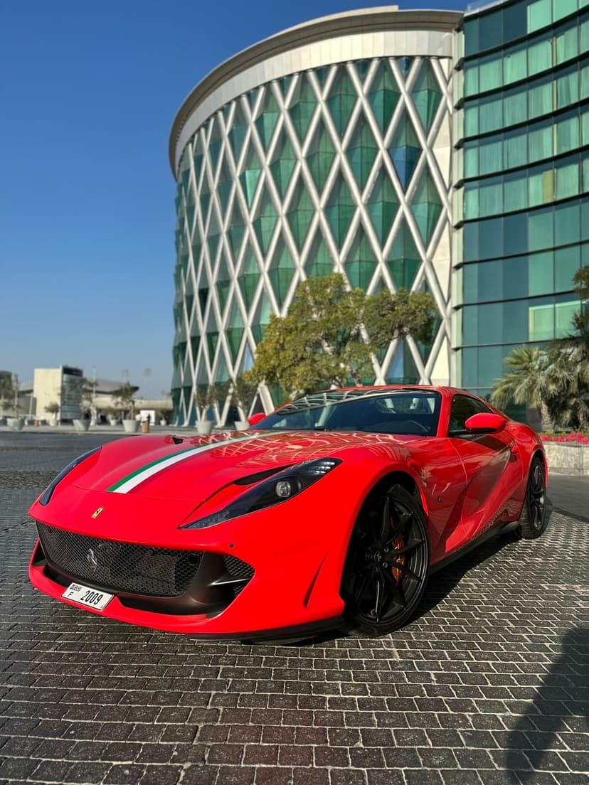 Alquiler Ferrari 812 GTS 2024 Dubái - Vista principal