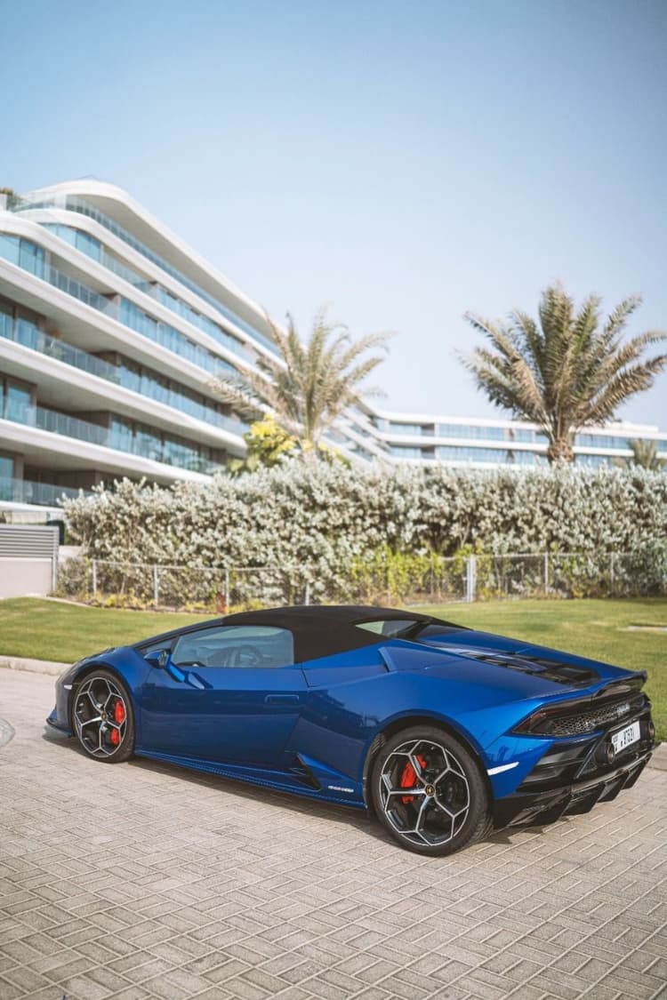 Location Lamborghini Huracan Evo Spyder 2024 Dubaï - Vue 3