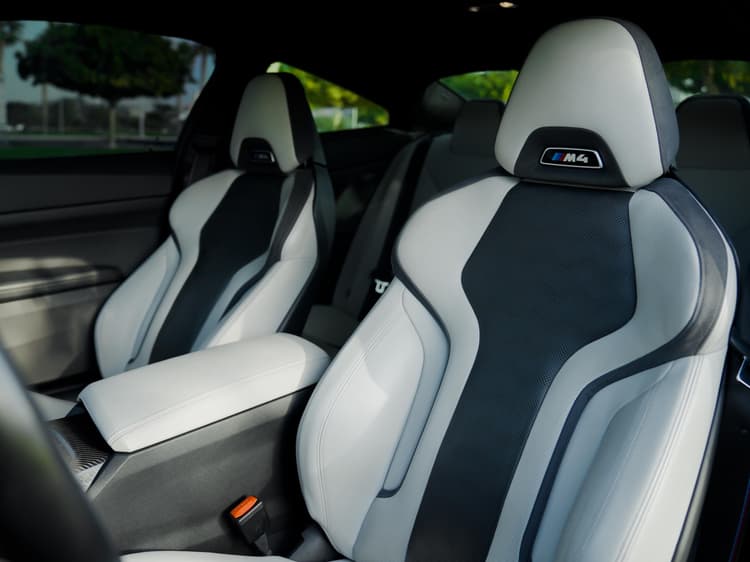 Location BMW M4 Competition 2025 Dubaï - Vue 5