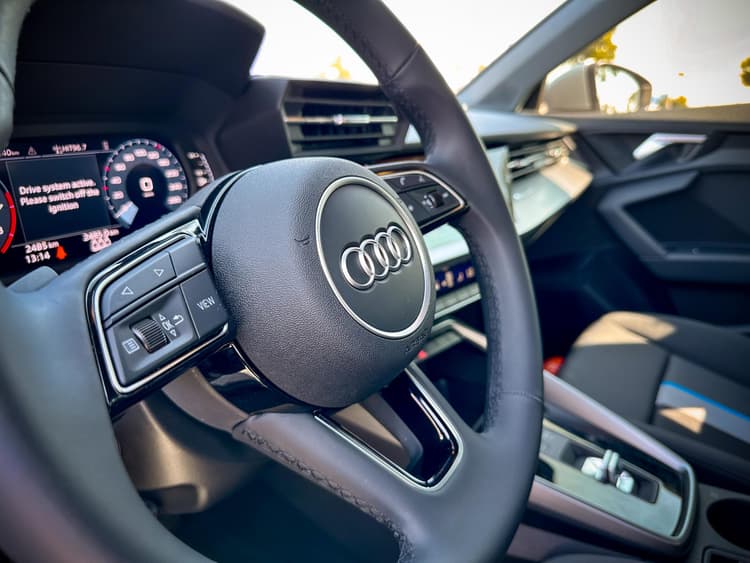Alquiler AUDI A3 2024 Dubái - Vista 3