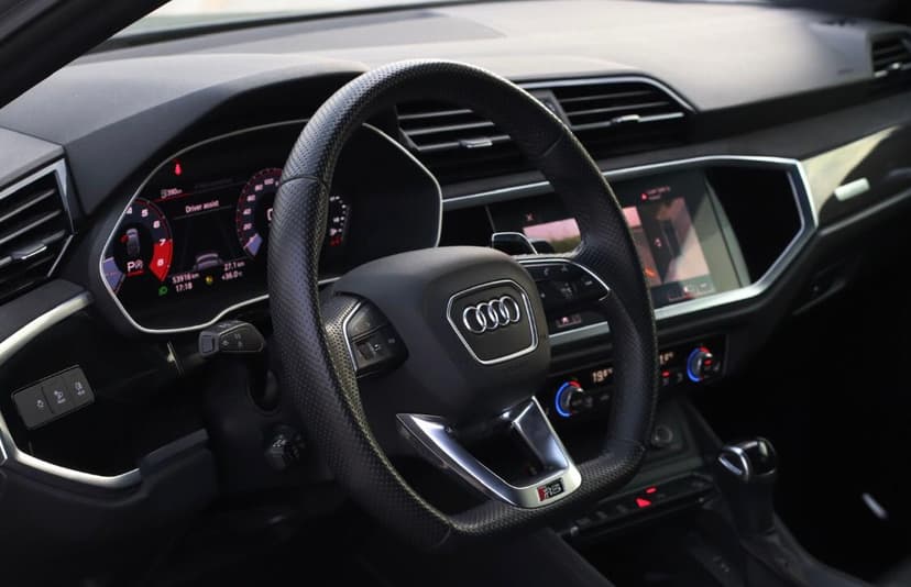 AUDI RSQ3 2022 huren Dubai - Weergave 3