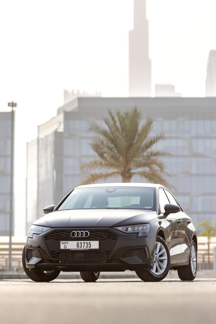 Audi A3 2023 mieten in Dubai - Ansicht 3