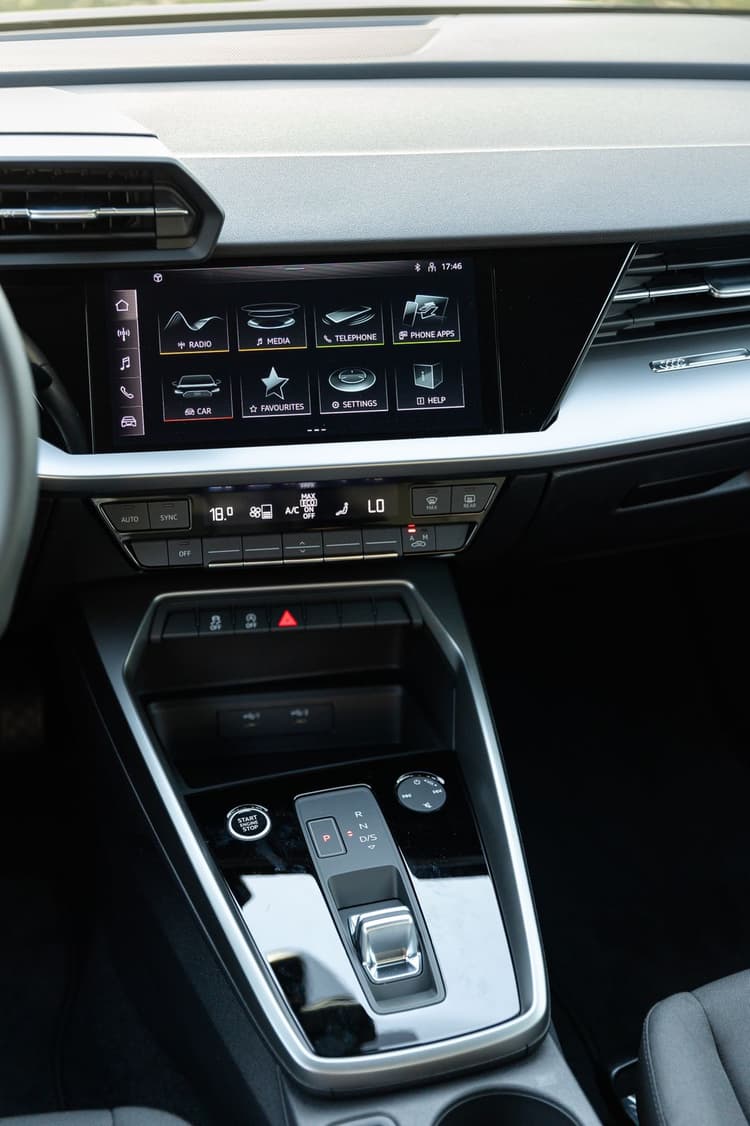 Audi A3 2023 mieten in Dubai - Ansicht 5