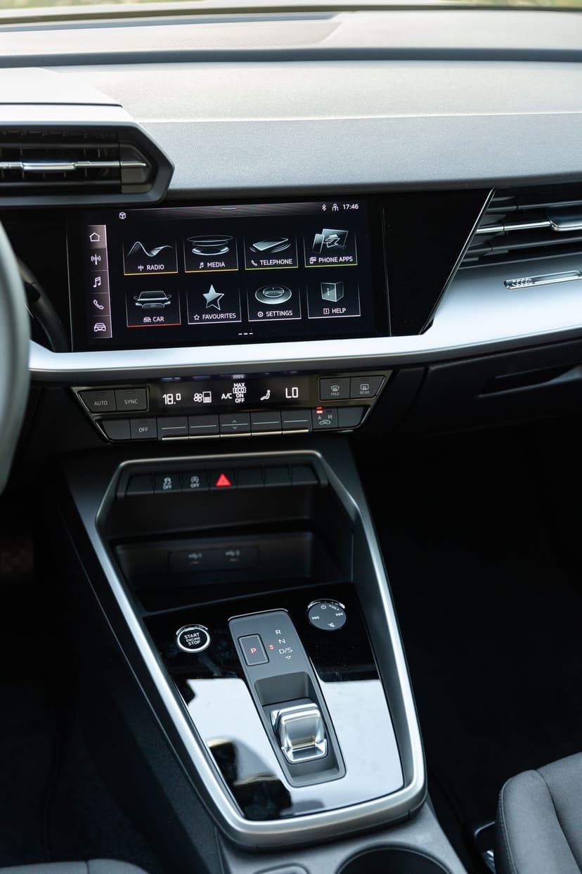Audi A3 2023 mieten in Dubai - Ansicht 5