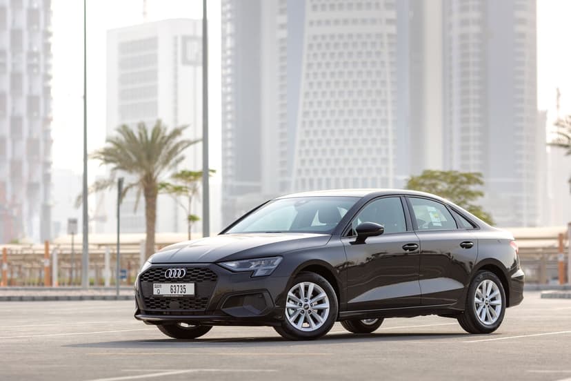 Audi A3 2023 mieten in Dubai - Ansicht 2