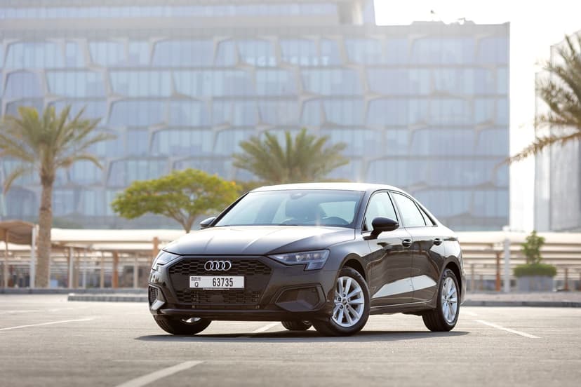Audi A3 2023 mieten in Dubai - Ansicht 4
