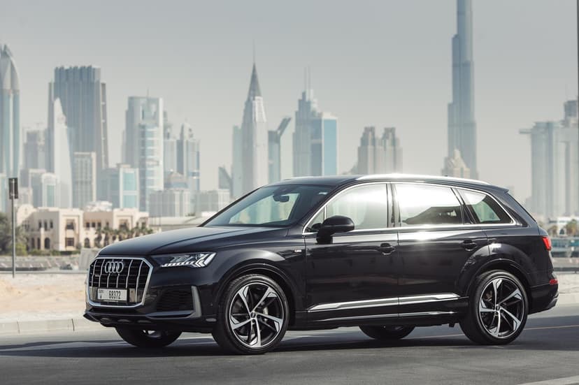 Audi Q7 2021 mieten in Dubai - Hauptansicht