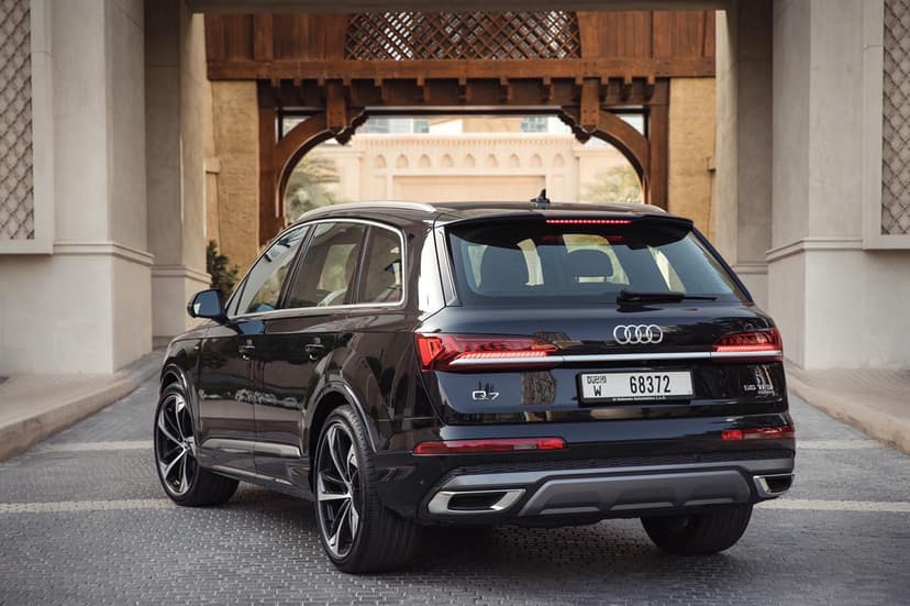 Audi Q7 2021 mieten in Dubai - Ansicht 2