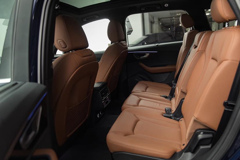 Audi Q7 2021 mieten in Dubai - Ansicht 3