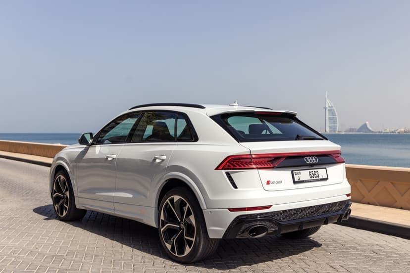 Location Audi RSQ8 2021 Dubaï - Vue 8