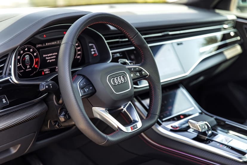 Location Audi RSQ8 2021 Dubaï - Vue 9