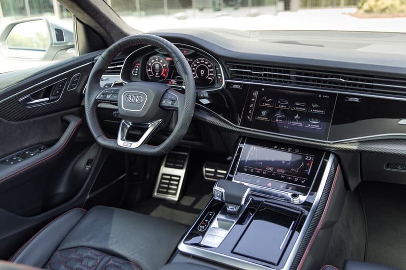 Location Audi RSQ8 2021 Dubaï - Vue 4