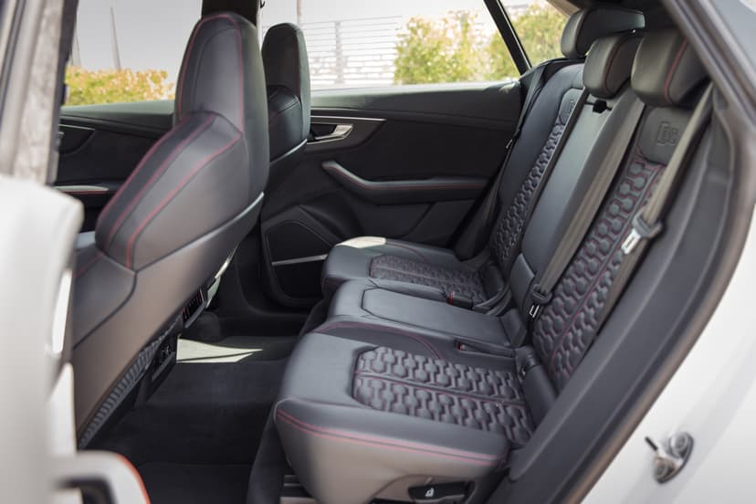 Location Audi RSQ8 2021 Dubaï - Vue 2