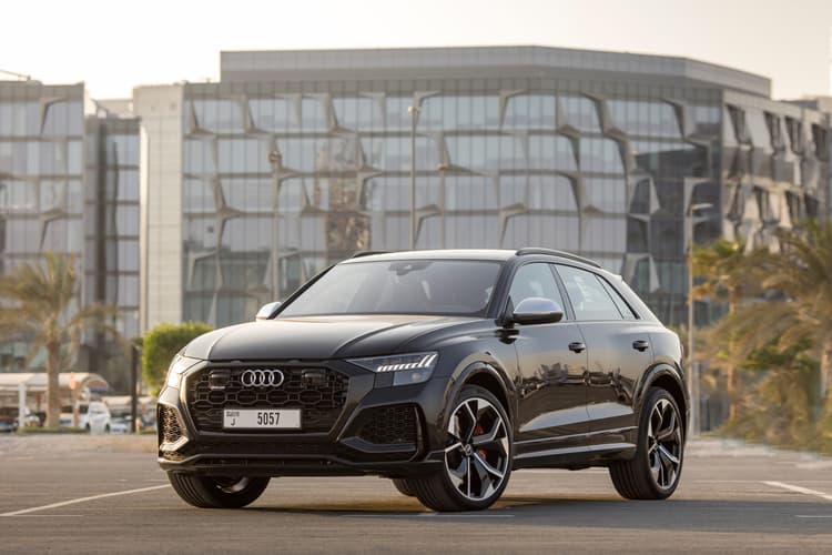 Location Audi RSQ8 2022 Dubaï - Vue 2