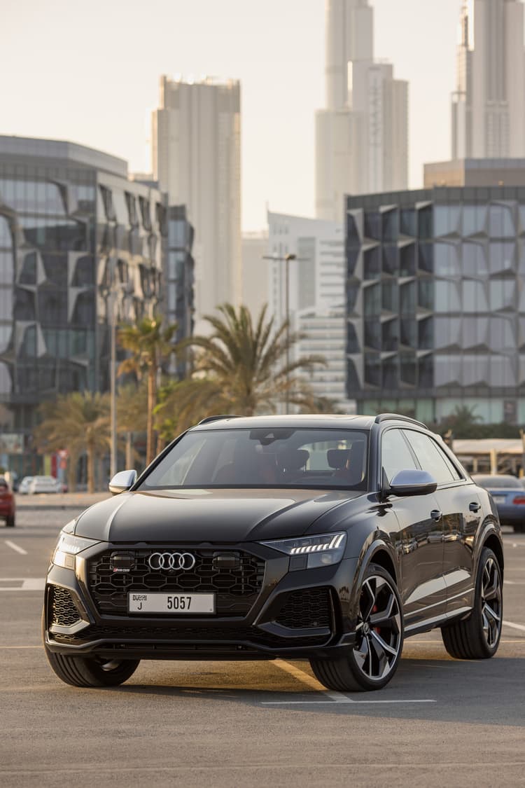 Location Audi RSQ8 2022 Dubaï - Vue 5