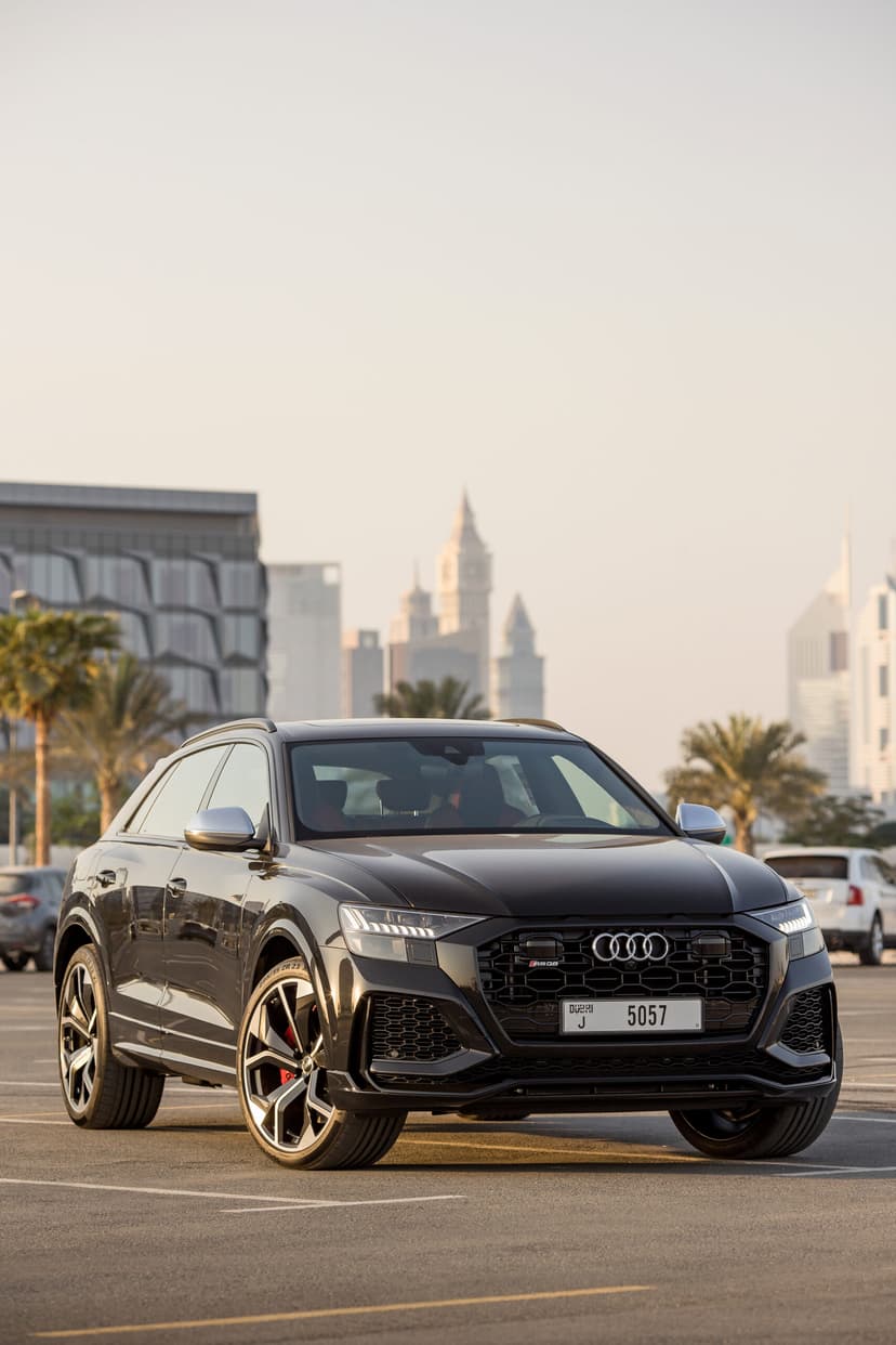 Location Audi RSQ8 2022 Dubaï - Vue 6