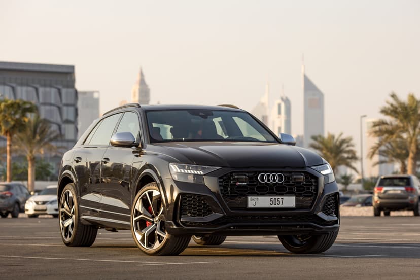 Location Audi RSQ8 2022 Dubaï - Vue principale