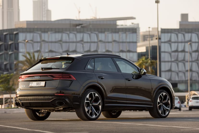 Location Audi RSQ8 2022 Dubaï - Vue 9