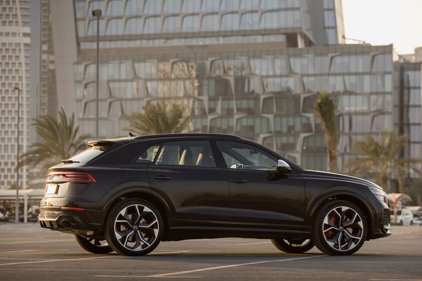 Location Audi RSQ8 2022 Dubaï - Vue 11