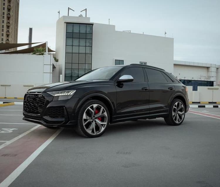Audi RSQ8 Black 2023 huren Dubai - Weergave 5