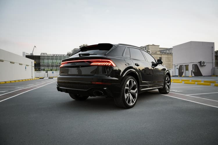 Audi RSQ8 Black 2023 huren Dubai - Weergave 2