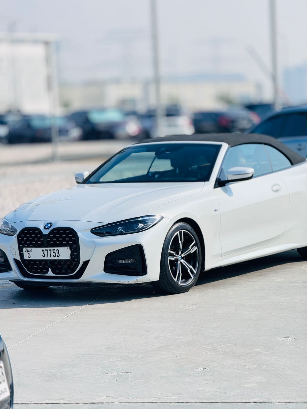 BMW 420i 2024 mieten in Dubai - Hauptansicht