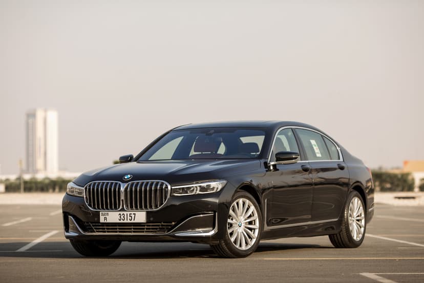 تأجير BMW 730i 2021 في دبي - الصورة الرئيسية