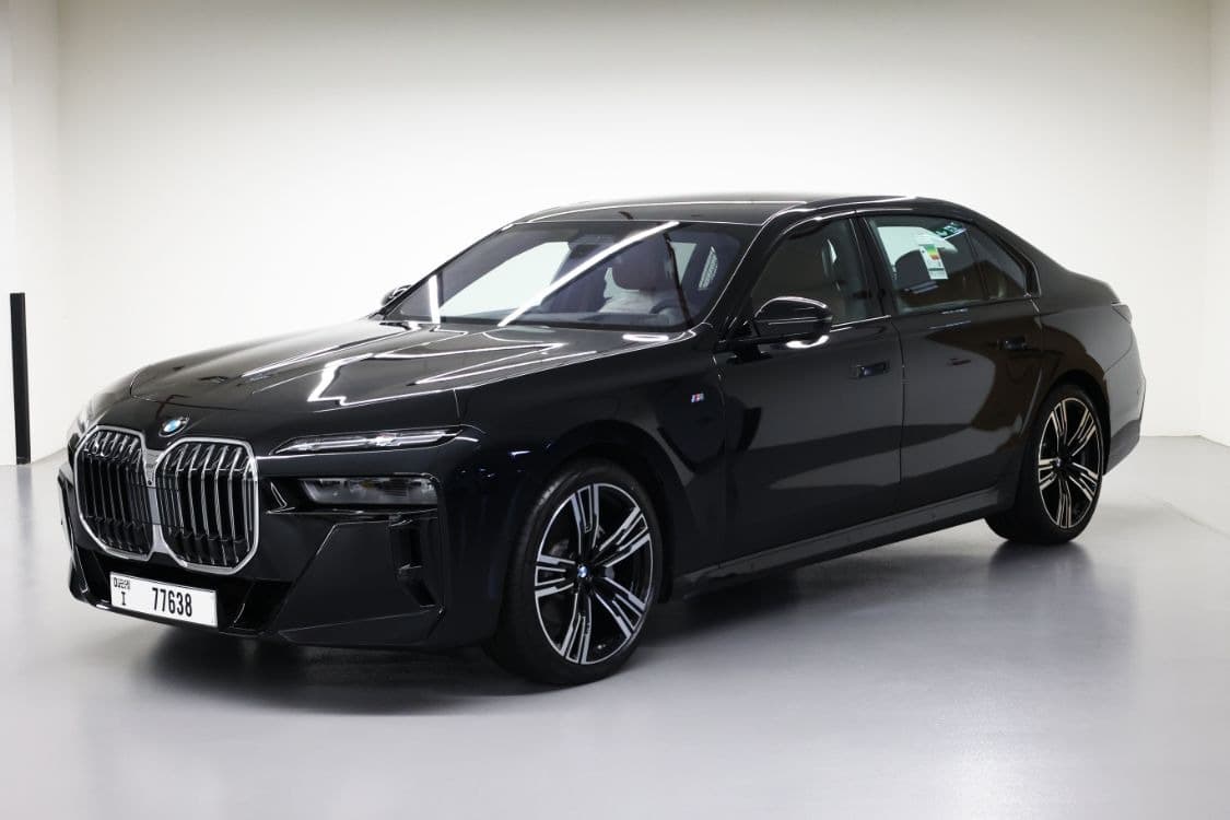 BMW 735i 2023 huren Dubai - Hoofdweergave