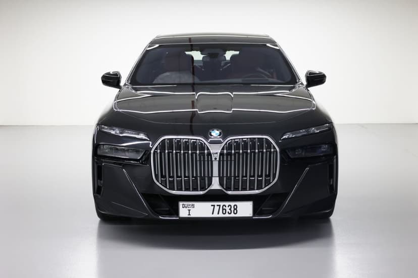 BMW 735i 2023 huren Dubai - Weergave 2