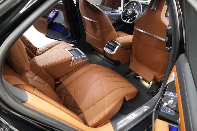BMW 735i 2023 huren Dubai - Weergave 6