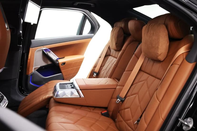 BMW 735i 2023 huren Dubai - Weergave 8