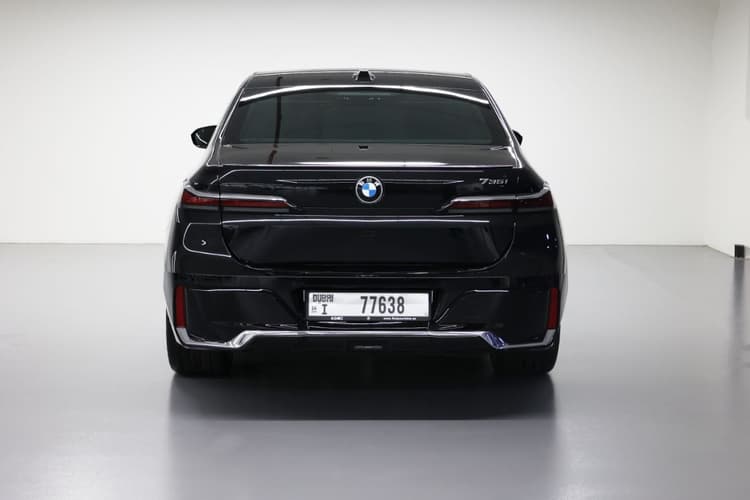 BMW 735i 2023 huren Dubai - Weergave 3