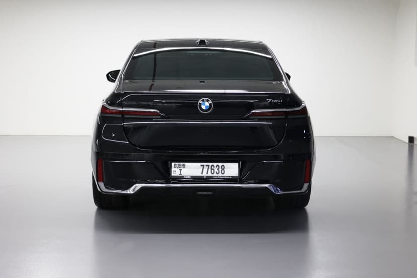 BMW 735i 2023 huren Dubai - Weergave 3