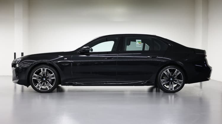BMW 735i 2023 huren Dubai - Weergave 4