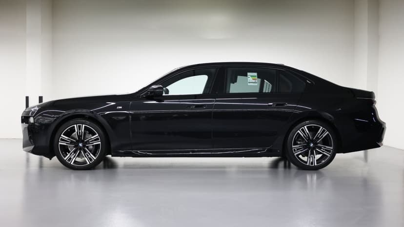 BMW 735i 2023 huren Dubai - Weergave 4