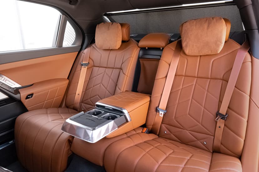 Alquiler BMW 740i 2023 Dubái - Vista 6