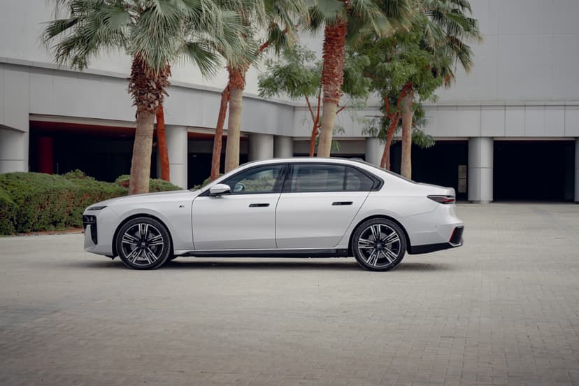 Alquiler BMW 740i 2023 Dubái - Vista 2