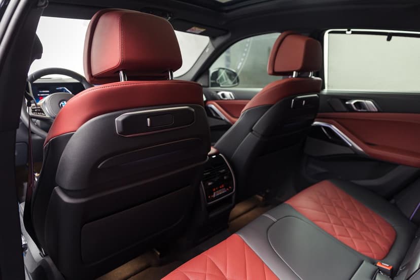BMW X4 2024 mieten in Dubai - Ansicht 5