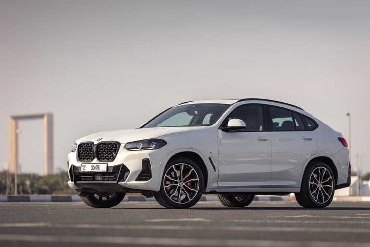 BMW X4 2024 mieten in Dubai - Ansicht 3