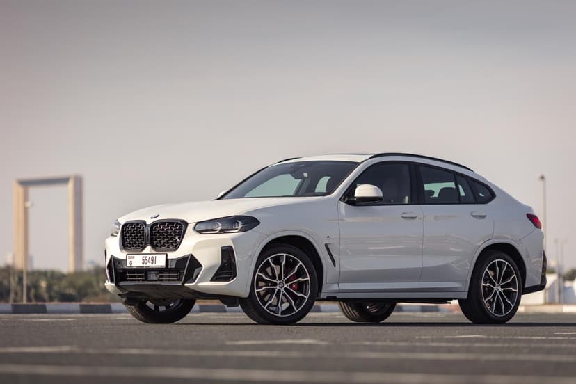 BMW X4 2024 mieten in Dubai - Ansicht 3