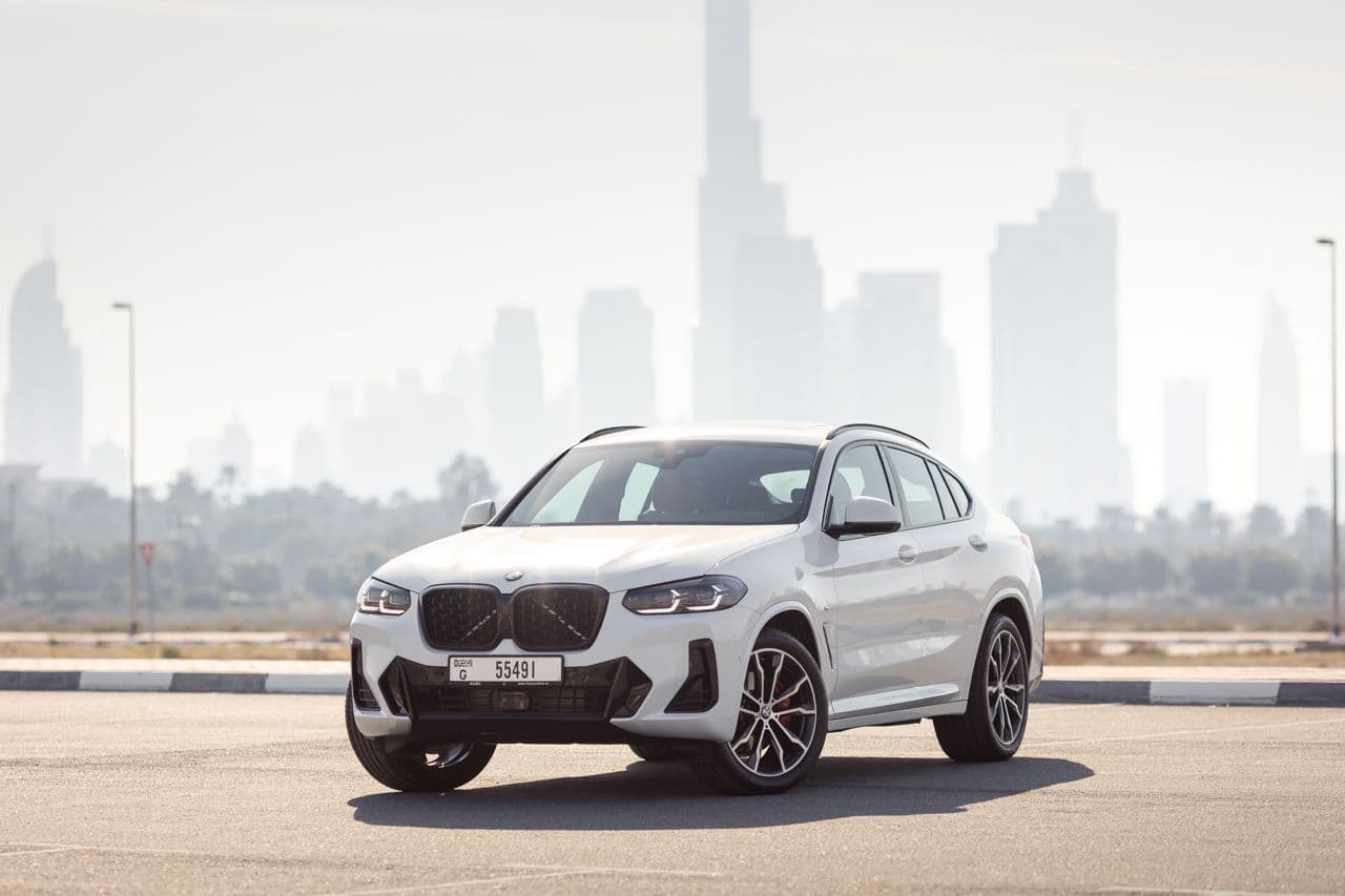 BMW X4 2024 mieten in Dubai - Hauptansicht