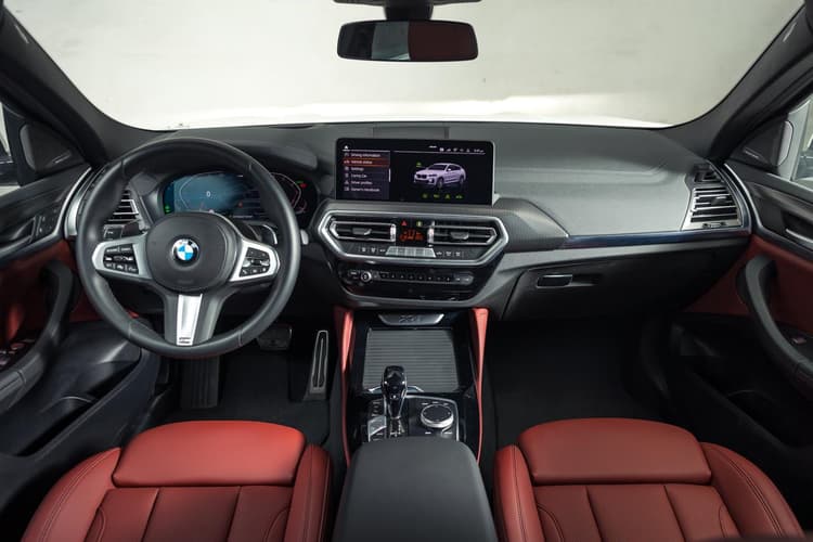 BMW X4 2024 mieten in Dubai - Ansicht 4
