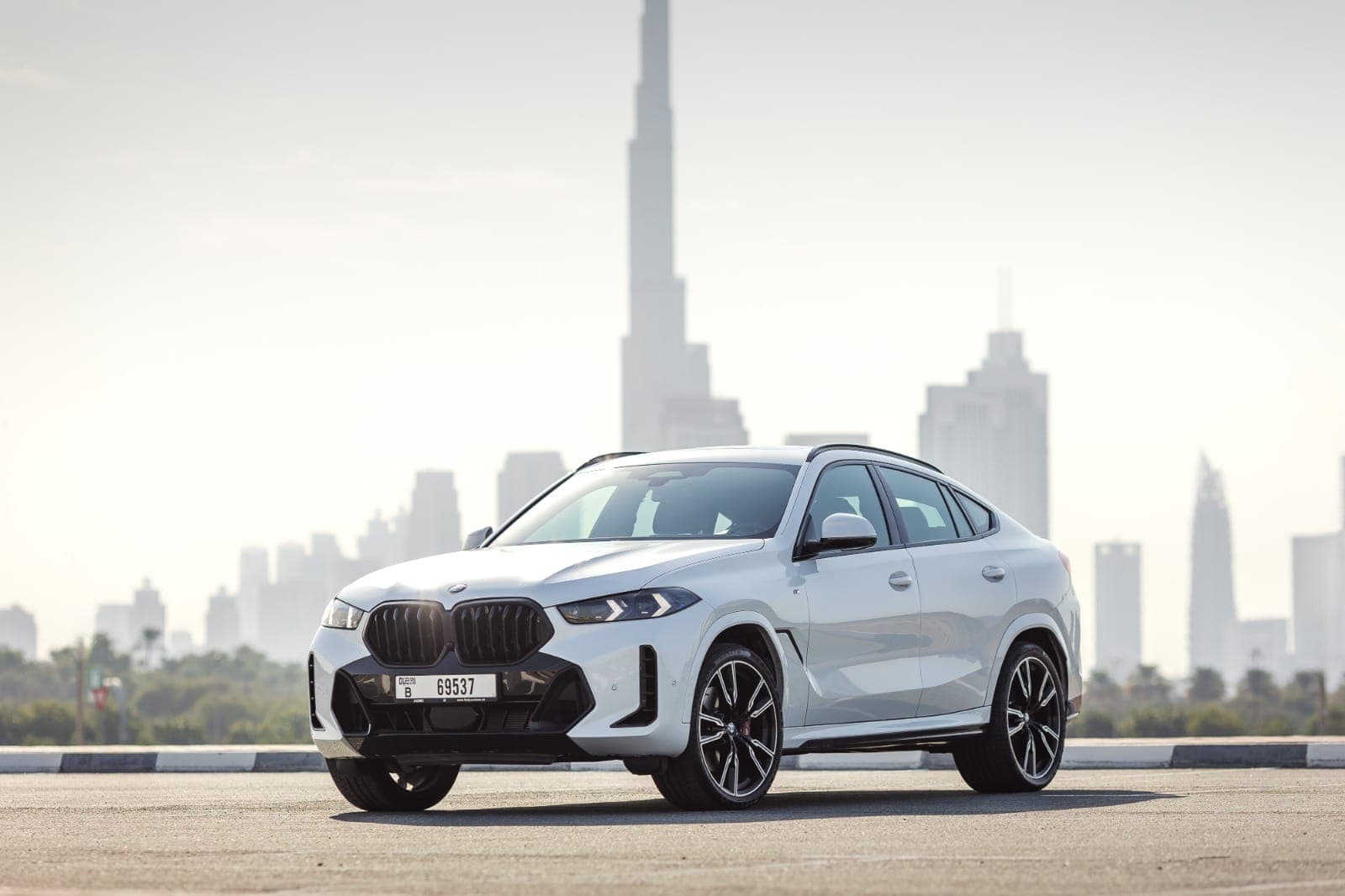 تأجير BMW X6 2024 في دبي - الصورة الرئيسية