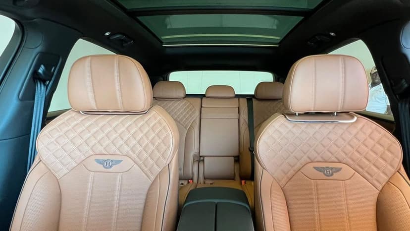 Bentley Bentayga 2023 mieten in Dubai - Ansicht 6